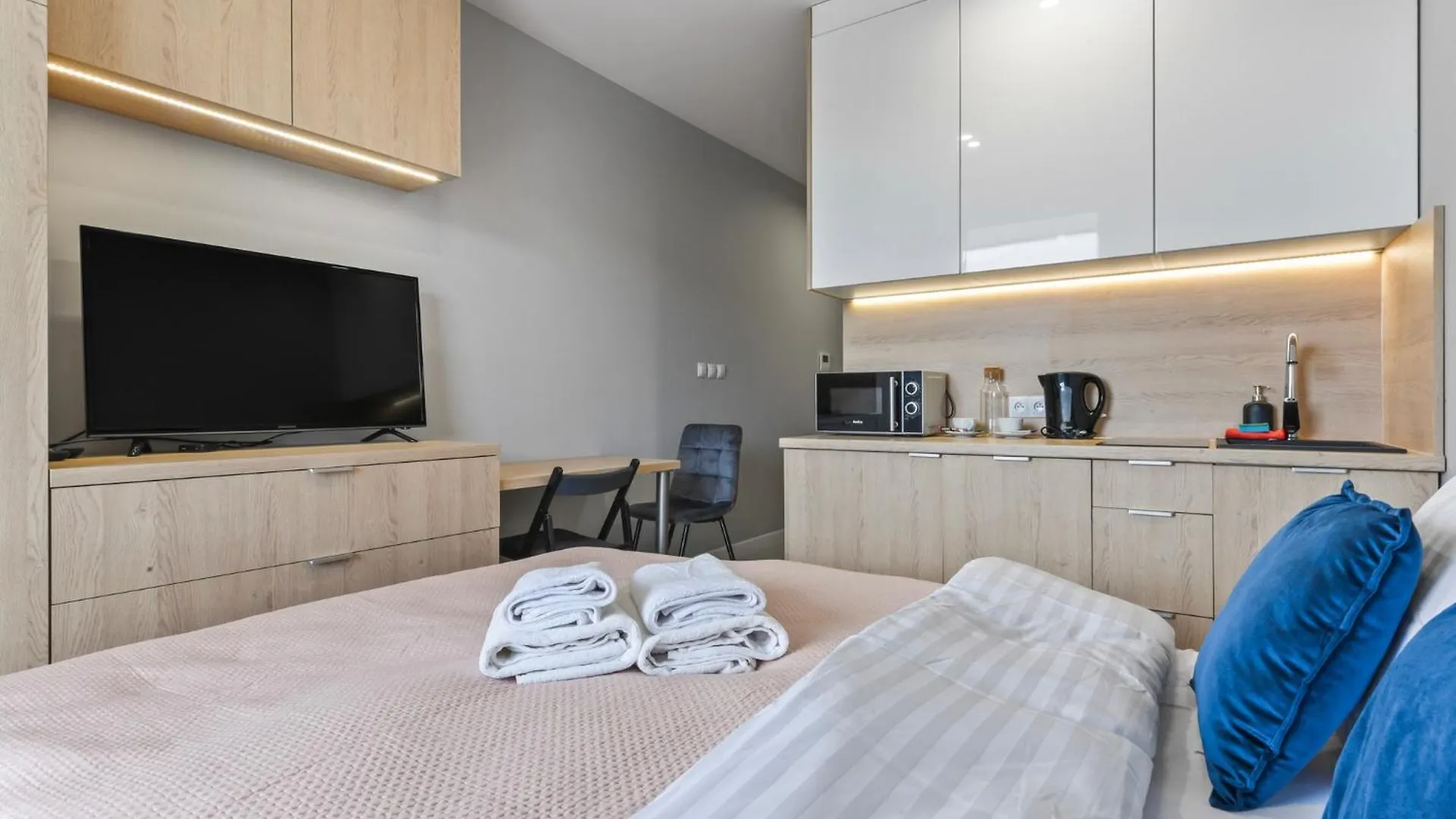 Rentplanet - Apartamenty Wiktoryn Warsaw Apartment