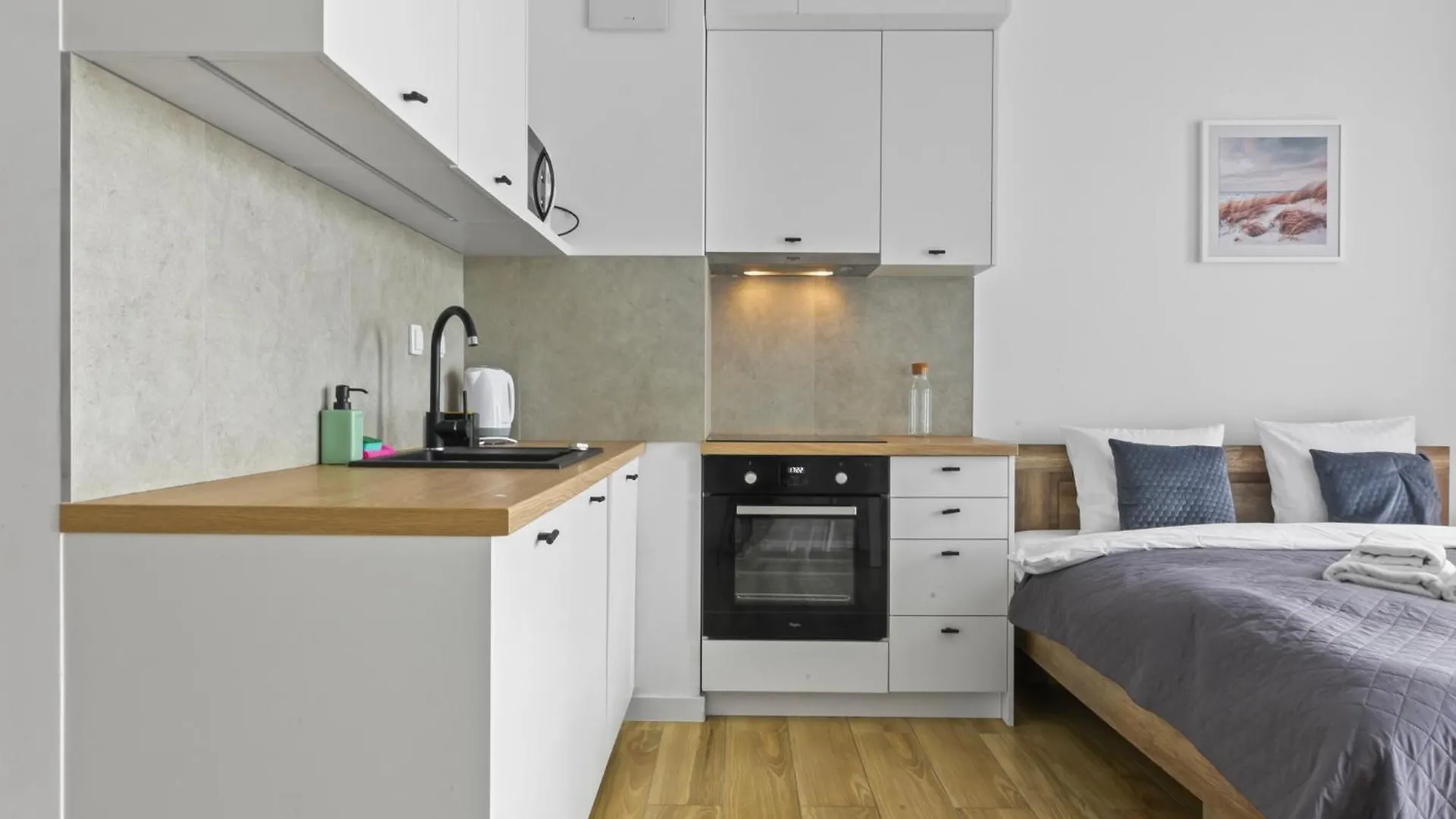 Rentplanet - Apartamenty Wiktoryn Warsaw Apartment